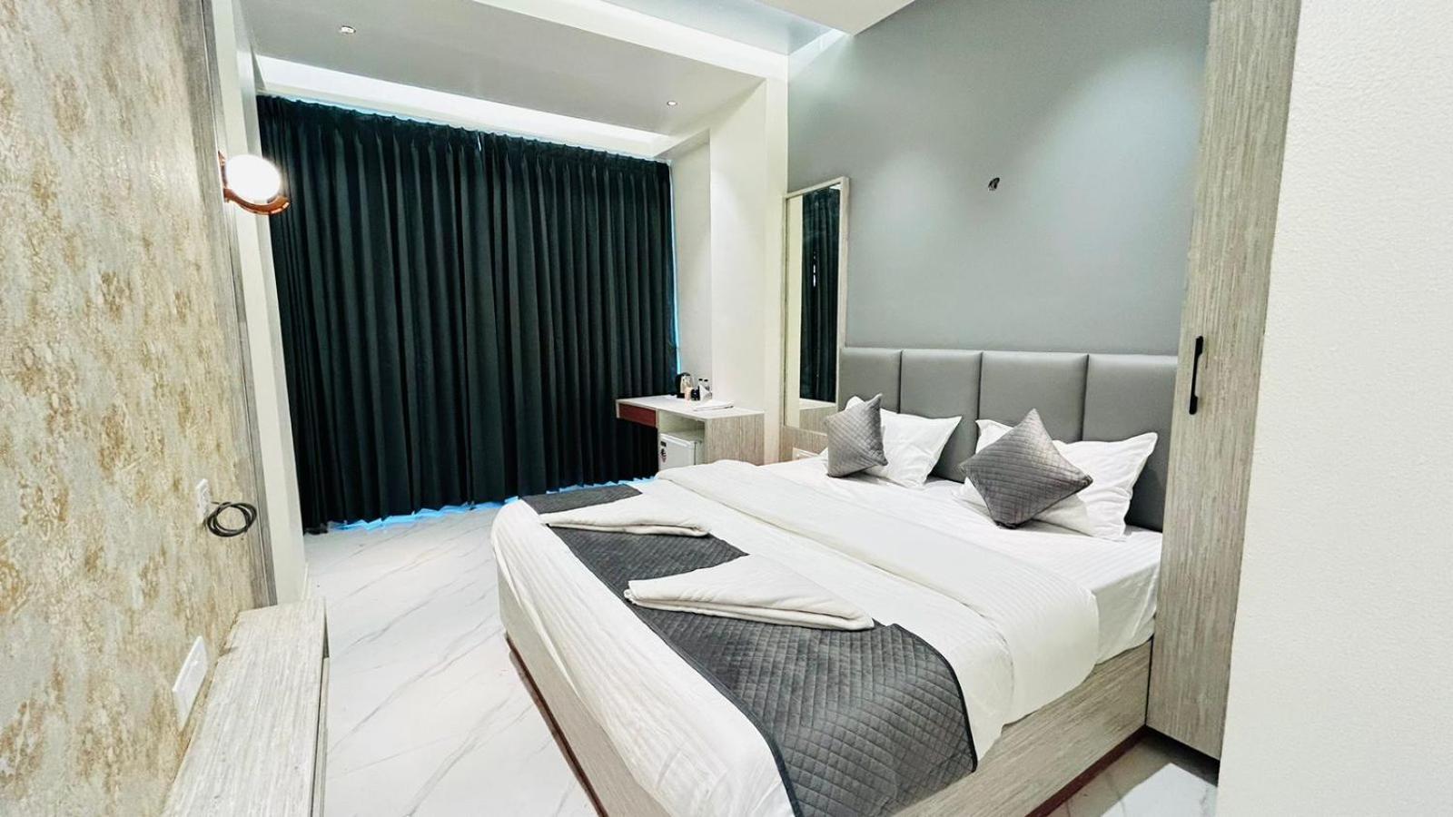 River An Sky Resort Wadhiware 外观 照片